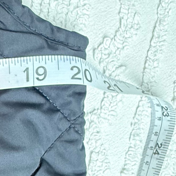 J.Crew Men's Black Quilted Vest - Picture 8 of 8